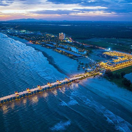 Melia Ho Tram Beach Resort Exterior foto Aerial view of the Gulf State Park Pier