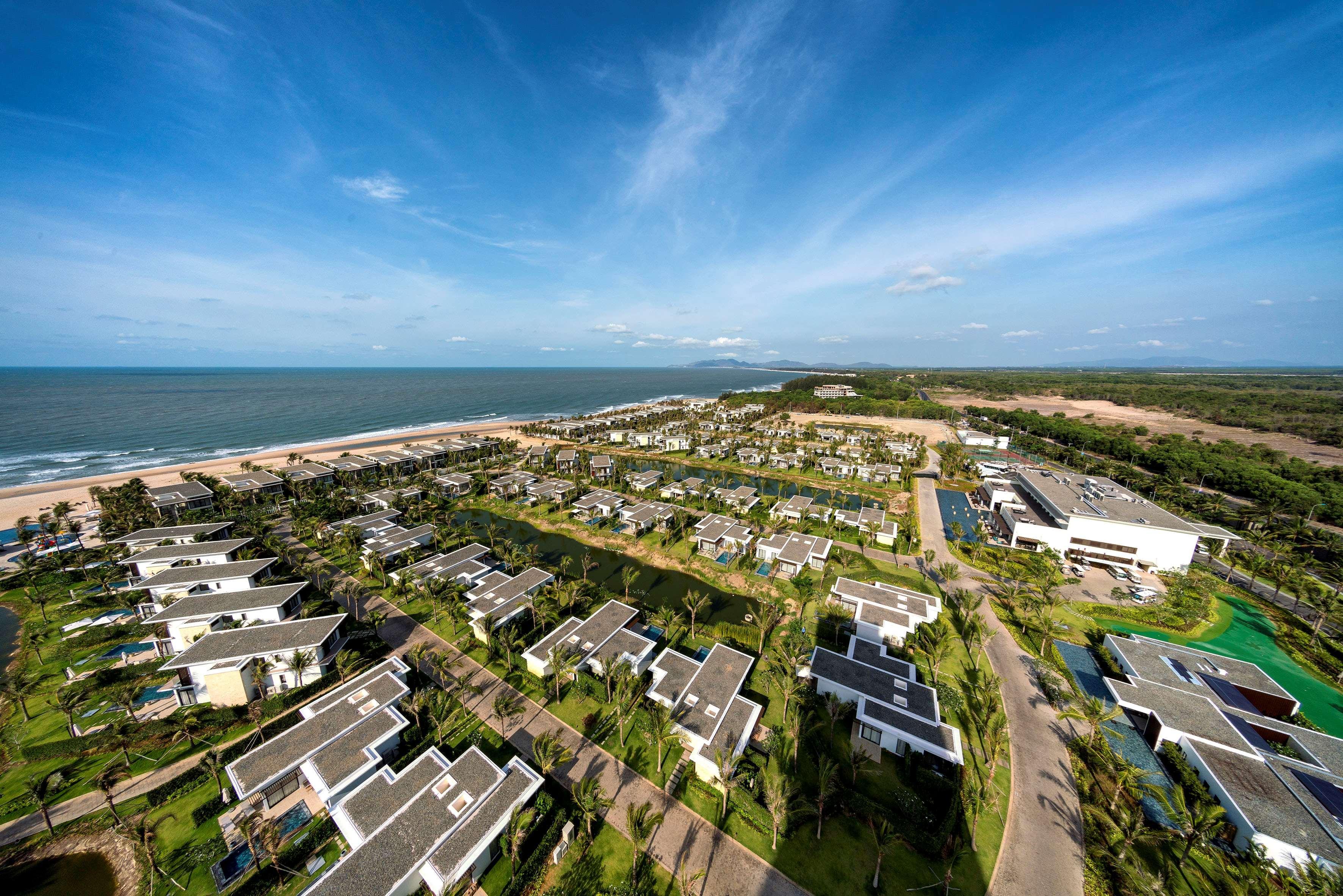 Melia Ho Tram Beach Resort Exterior foto Aerial view of the resort