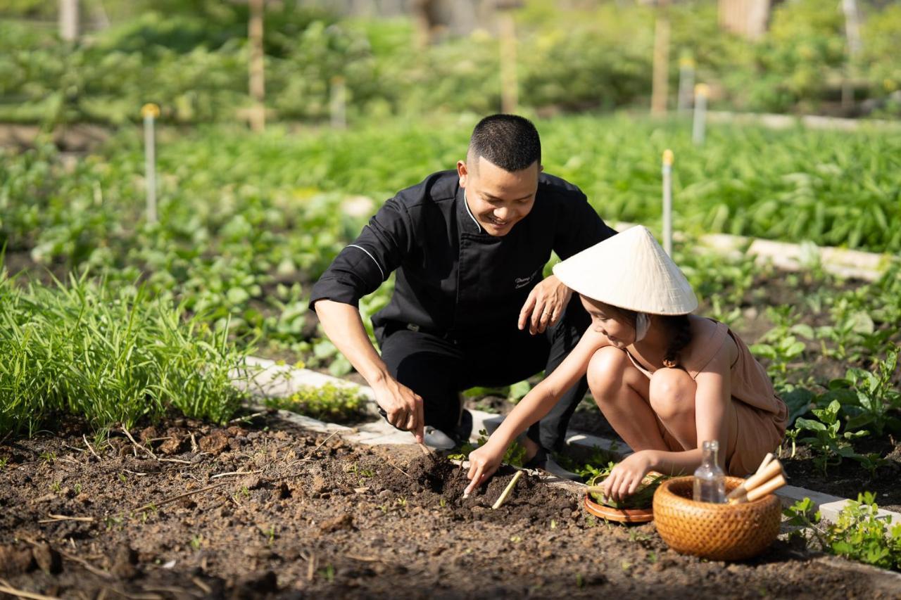 Melia Ho Tram Beach Resort Exterior foto A Vietnamese farmer