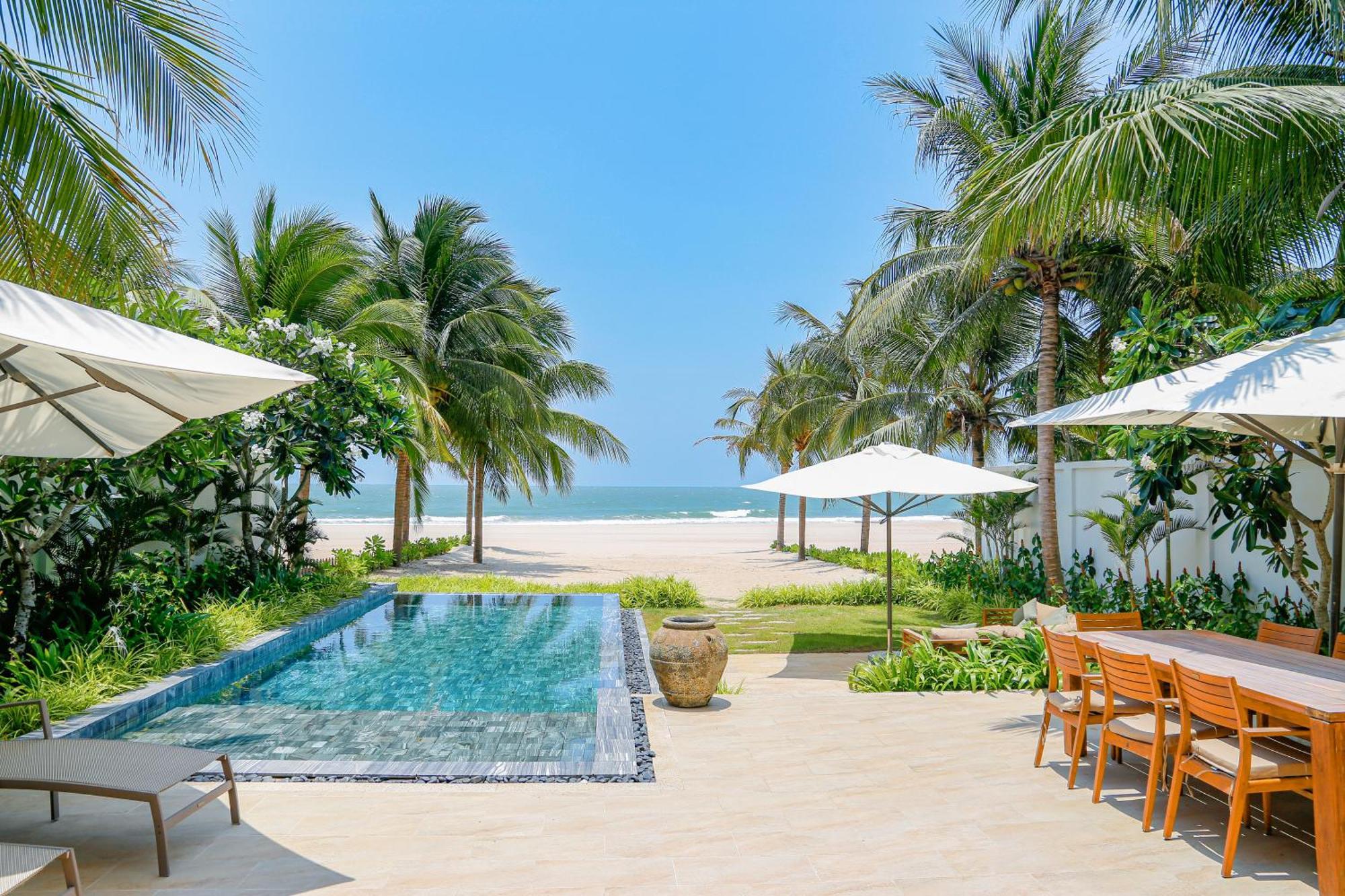 Melia Ho Tram Beach Resort Exterior foto The beach at the resort