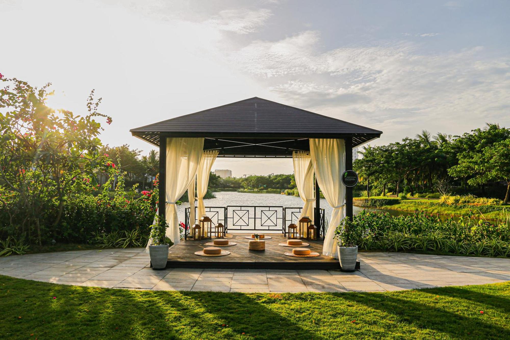 Melia Ho Tram Beach Resort Exterior foto The Lakefront
