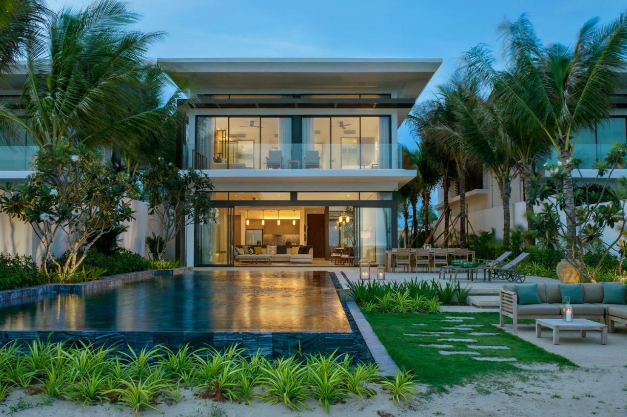 Melia Ho Tram Beach Resort Exterior foto A beachfront villa at the resort